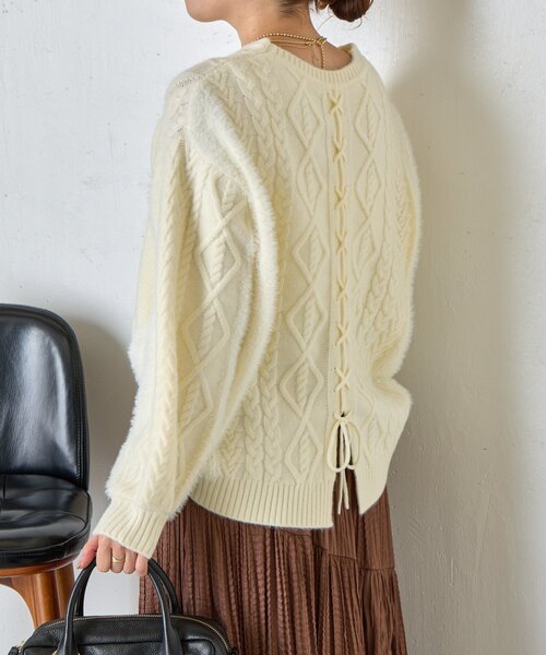 Jena espace merveilleux（ジェナ　エスパスメルヴェイユ）の「【後ろ姿で惹きつける】バックレースアップニット（ニット/セーター・レディース・アイボリー/ベージュ/ネイビー・FREE）」の20枚目の写真