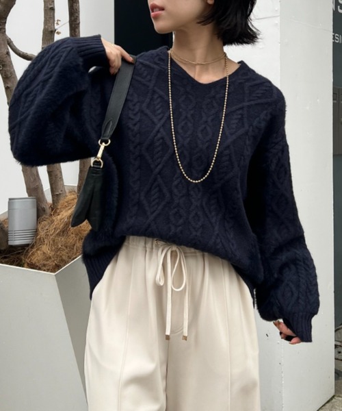 Jena espace merveilleux（ジェナ　エスパスメルヴェイユ）の「【後ろ姿で惹きつける】バックレースアップニット（ニット/セーター・レディース・アイボリー/ベージュ/ネイビー・FREE）」の2枚目の写真