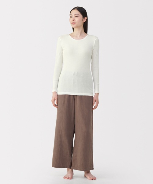 無印良品(ムジルシリョウヒン)の「婦人 あったか綿 クルーネック長袖Tシャツ(インナーウェア/肌着・レディース・ブラウン系/ライトベージュ/ブラック/オフホワイト・XL/L/M/S)」の7枚目の写真
