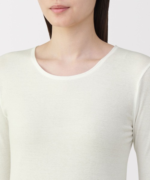 無印良品(ムジルシリョウヒン)の「婦人 あったか綿 クルーネック長袖Tシャツ(インナーウェア/肌着・レディース・ブラウン系/ライトベージュ/ブラック/オフホワイト・XL/L/M/S)」の5枚目の写真