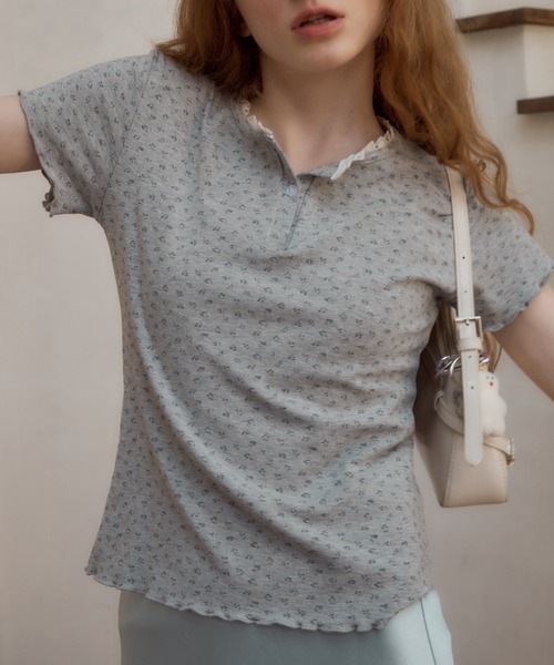 Birthday room(バースデイルーム)の「小花柄ヘンリーネックT/small floral pattern henry neck t-shirt(Tシャツ/カットソー・レディース・アイボリー/グレー/イエロー・FREE)」の8枚目の写真