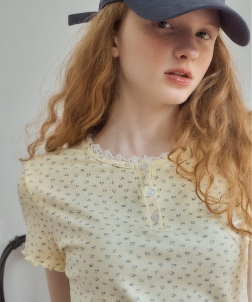 Birthday room(バースデイルーム)の「小花柄ヘンリーネックT/small floral pattern henry neck t-shirt(Tシャツ/カットソー・レディース・アイボリー/グレー/イエロー・FREE)」の10枚目の写真