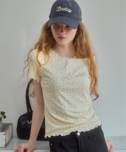 Birthday room(バースデイルーム)の「小花柄ヘンリーネックT/small floral pattern henry neck t-shirt(Tシャツ/カットソー・レディース・アイボリー/グレー/イエロー・FREE)」の11枚目の写真