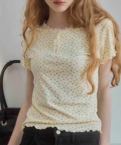 Birthday room(バースデイルーム)の「小花柄ヘンリーネックT/small floral pattern henry neck t-shirt(Tシャツ/カットソー・レディース・アイボリー/グレー/イエロー・FREE)」の12枚目の写真