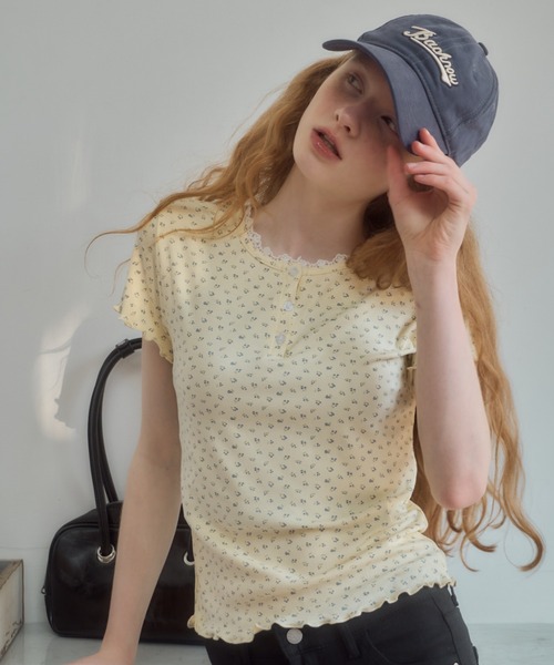 Birthday room(バースデイルーム)の「小花柄ヘンリーネックT/small floral pattern henry neck t-shirt(Tシャツ/カットソー・レディース・アイボリー/グレー/イエロー・FREE)」の5枚目の写真