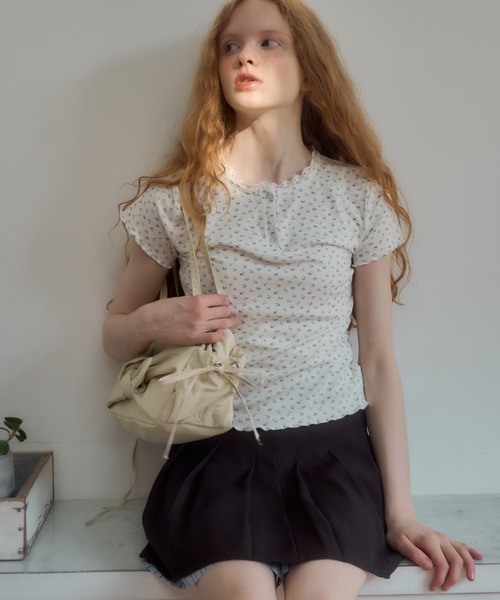 Birthday room(バースデイルーム)の「小花柄ヘンリーネックT/small floral pattern henry neck t-shirt(Tシャツ/カットソー・レディース・アイボリー/グレー/イエロー・FREE)」の19枚目の写真