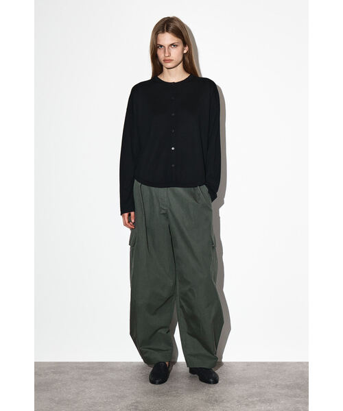COS ユーティリティバレルレッグカーゴパンツ ブラック ユーティリティバレルレッグパンツ（その他パンツ）｜COS（コス