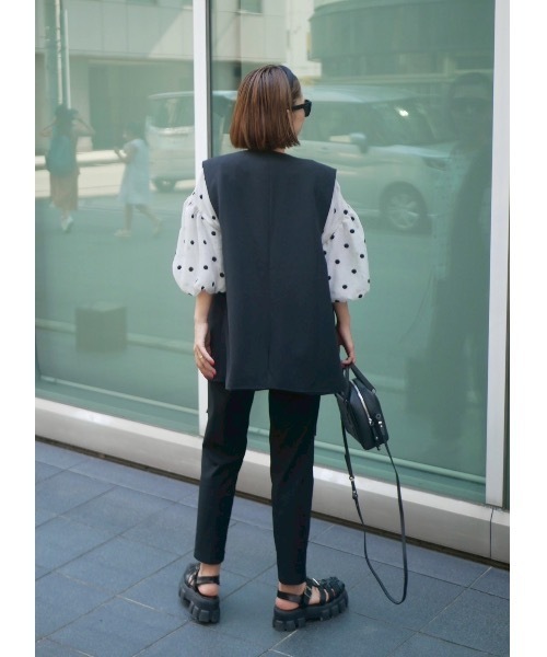BeBeoD(べベッド)の「フロッキードットデザインバルーンスリーブトップス(シャツ/ブラウス・レディース・ブラック/ベージュ/ブラウン/グレー・フリー)」の8枚目の写真