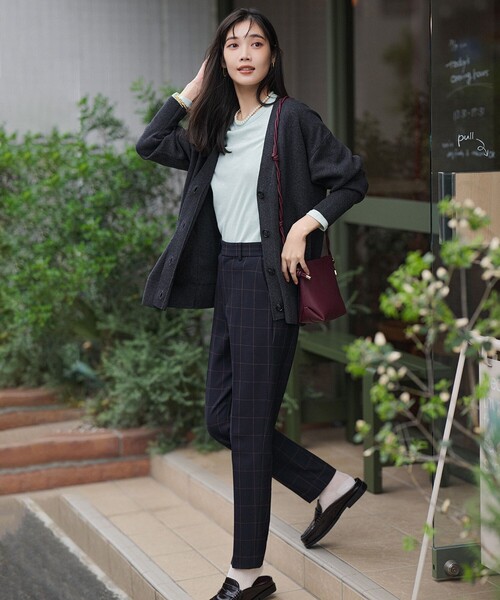UNFILO(アンフィーロ)の「コットンカシミヤ クルーネックカットソー(Tシャツ/カットソー・レディース・黄土色系/ホワイト系/ブラック系/スモーキーグリーン系/ローズ系/ブラック系2/ブラック系1/グレー系・X-LARGE/XX-LARGE)」の19枚目の写真