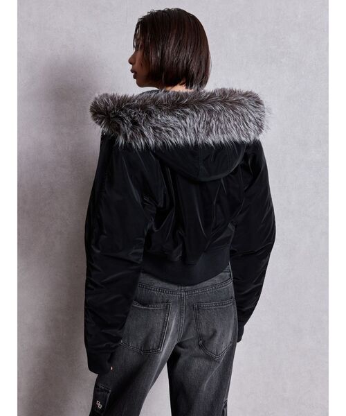 GYDA（ジェイダ）の「VOLUME ECO FURベルトショートブルゾン（ブルゾン・レディース・グレー/ブラック・FREE）」の4枚目の写真