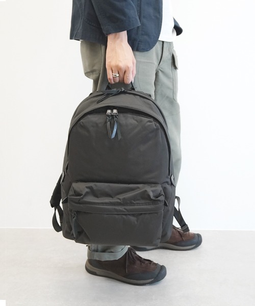UNTRACK(アントラック)の「アントラック リュックサック CITY DS B4サイズ収納可能 15.6inchPC収納 26L 2気室 60396(バックパック/リュック・メンズ・ブラック/グレー・FREE)」の5枚目の写真