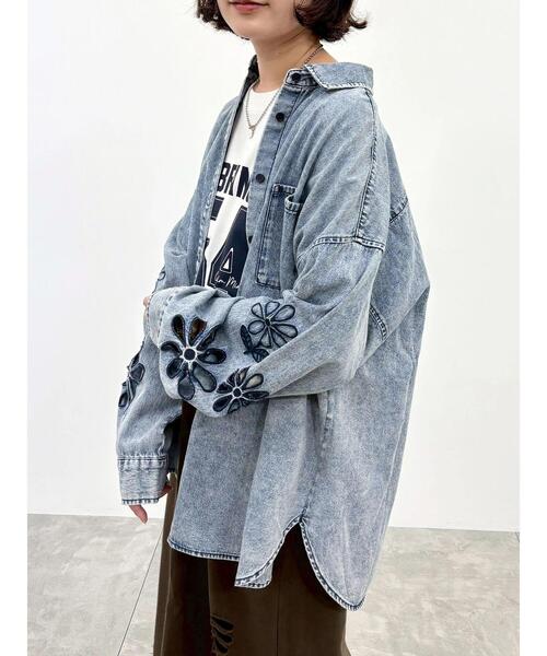 SM2(エスエムツー)の「くり抜きフラワー刺繍シャツ(シャツ/ブラウス・レディース・ブラック/ブルー/カーキ・F)」の4枚目の写真