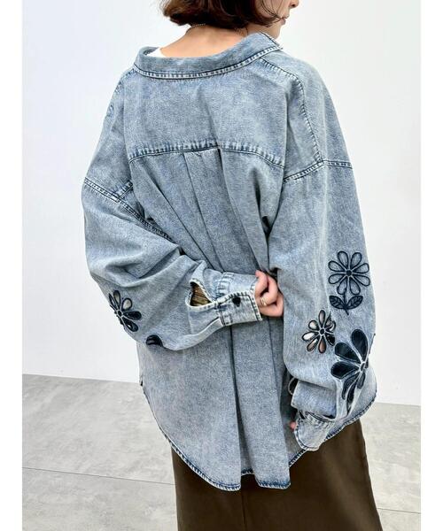 SM2(エスエムツー)の「くり抜きフラワー刺繍シャツ(シャツ/ブラウス・レディース・ブラック/ブルー/カーキ・F)」の7枚目の写真