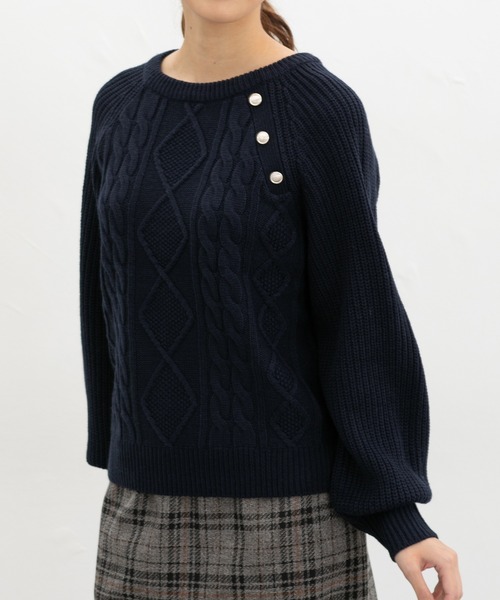 金釦付ケーブル編ニット（ニット/セーター）｜Honeys（ハニーズ）の