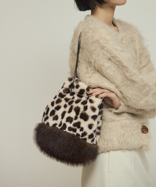 Firsthand(ファーストハンド)の「Firsthand/ファーストハンド フェイクファー アニマル キンチャクバッグ(ショルダーバッグ・レディース・オフホワイト/ブラウン・ONE SIZE)」の4枚目の写真