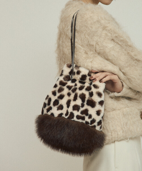 Firsthand(ファーストハンド)の「Firsthand/ファーストハンド フェイクファー アニマル キンチャクバッグ(ショルダーバッグ・レディース・オフホワイト/ブラウン・ONE SIZE)」の5枚目の写真