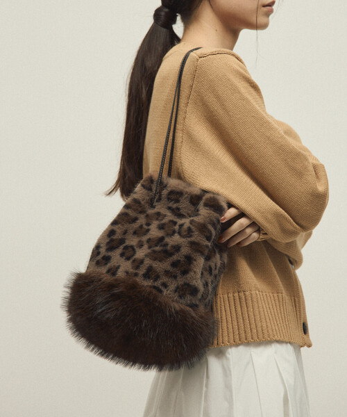 Firsthand(ファーストハンド)の「Firsthand/ファーストハンド フェイクファー アニマル キンチャクバッグ(ショルダーバッグ・レディース・オフホワイト/ブラウン・ONE SIZE)」の6枚目の写真