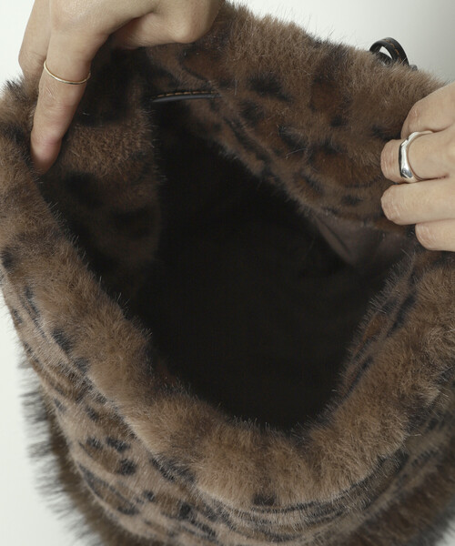 Firsthand(ファーストハンド)の「Firsthand/ファーストハンド フェイクファー アニマル キンチャクバッグ(ショルダーバッグ・レディース・オフホワイト/ブラウン・ONE SIZE)」の13枚目の写真