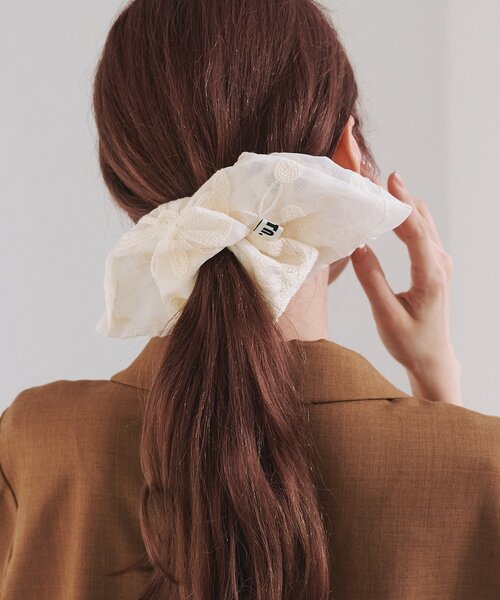 Kastane（カスタネ）の「【fiw.】スクエア花柄レースシュシュ（シュシュ・レディース・ブラック/アイボリー・FREE）」の2枚目の写真