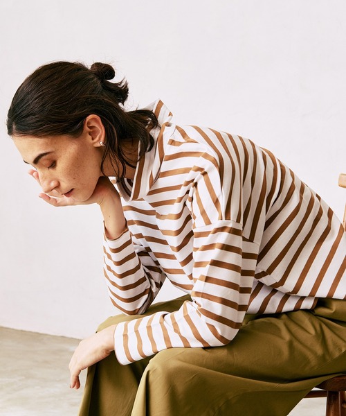 LA MARINE FRANCAISE（マリン フランセーズ）の「バスク天竺オフタートルプルオーバー（Tシャツ/カットソー・レディース・キャメル/グリーン/ブラック・FREE）」の4枚目の写真