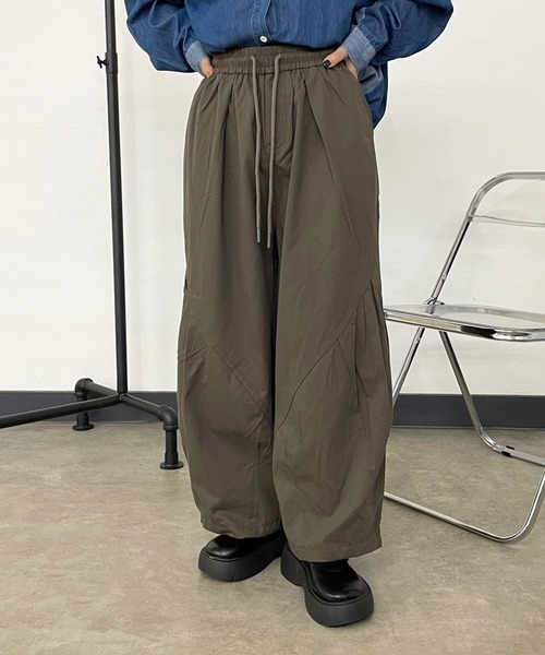CRB（シーアールビー）の「ツイルイージーパンツ（その他パンツ・レディース・チャコールグレー/ブラック/カーキ/ベージュ・F）」の5枚目の写真