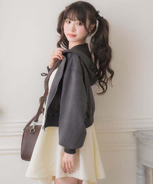 ems excite（エムズエキサイト）の「スエードリボンパーカー（パーカー・レディース・ブラウン/チャコールグレー/ナチュラル・FREE）」の6枚目の写真