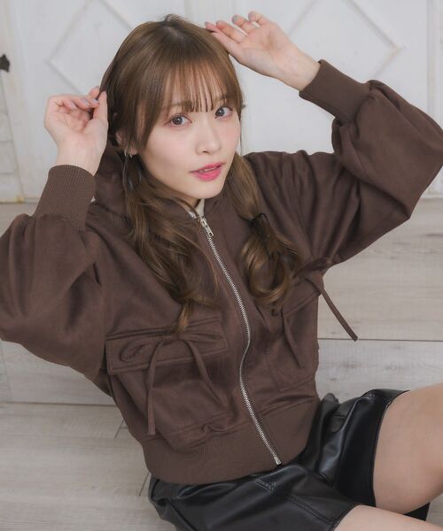 ems excite（エムズエキサイト）の「スエードリボンパーカー（パーカー・レディース・ブラウン/チャコールグレー/ナチュラル・FREE）」の5枚目の写真