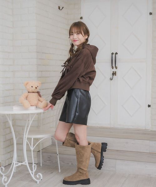 ems excite（エムズエキサイト）の「スエードリボンパーカー（パーカー・レディース・ブラウン/チャコールグレー/ナチュラル・FREE）」の12枚目の写真