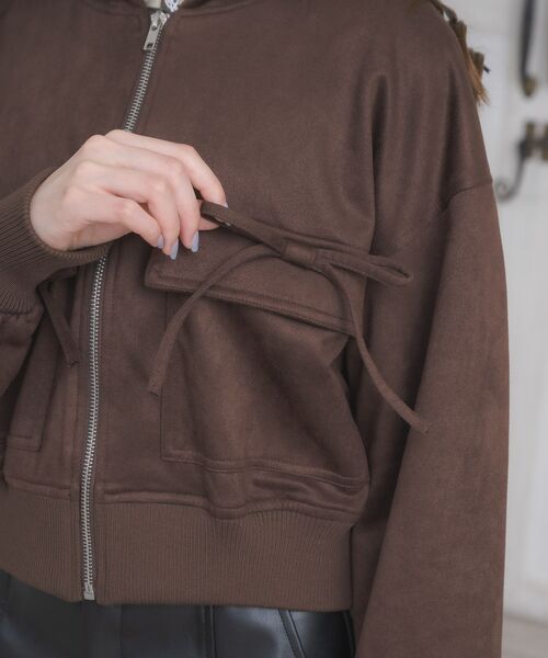 ems excite（エムズエキサイト）の「スエードリボンパーカー（パーカー・レディース・ブラウン/チャコールグレー/ナチュラル・FREE）」の17枚目の写真