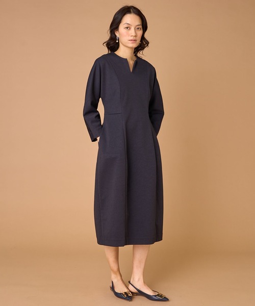 INED（イネド）の「ダンボールニット キーネックワンピース（ワンピース・レディース・ネイビー・11号/9号/7号）」の2枚目の写真