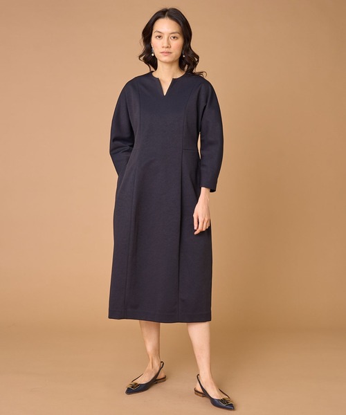 INED（イネド）の「ダンボールニット キーネックワンピース（ワンピース・レディース・ネイビー・11号/9号/7号）」の3枚目の写真