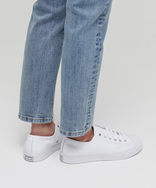 MUSINSA STANDARD WOMAN（ムシンサスタンダードウーマン）の「レディーススリムストレートデニムパンツ【ライトインディゴ】（デニムパンツ・レディース・その他・28/29/30/24/25/26/27）」の6枚目の写真