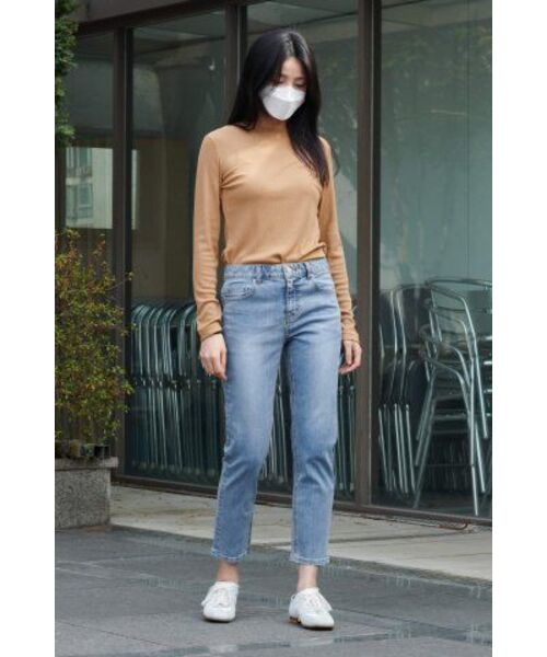 MUSINSA STANDARD WOMAN（ムシンサスタンダードウーマン）の「レディーススリムストレートデニムパンツ【ライトインディゴ】（デニムパンツ・レディース・その他・28/29/30/24/25/26/27）」の11枚目の写真
