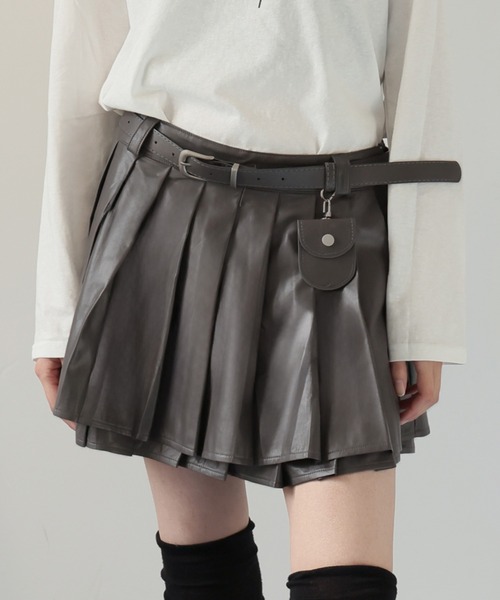 ベルト付きフェイクレザープリーツミニスカート（スカート）｜Ulysses