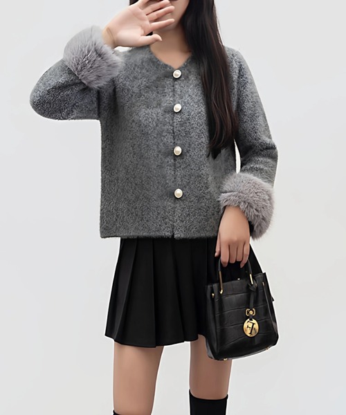 Sibra（シブラ）の「パールボタンファー袖モヘア風ジャケット（ノーカラージャケット・レディース・グレー/ホワイト・M）」の5枚目の写真