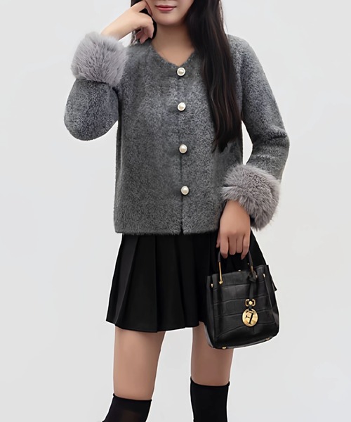 Sibra（シブラ）の「パールボタンファー袖モヘア風ジャケット（ノーカラージャケット・レディース・グレー/ホワイト・M）」の7枚目の写真