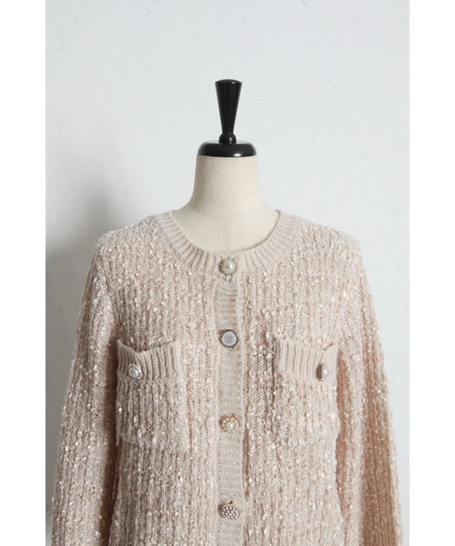 tocco closet（トッコ　クローゼット）の「多種ビジュー釦ミックスニットジャケットライクカーディガン（ノーカラージャケット・レディース・アイボリー/ベージュ・M）」の19枚目の写真