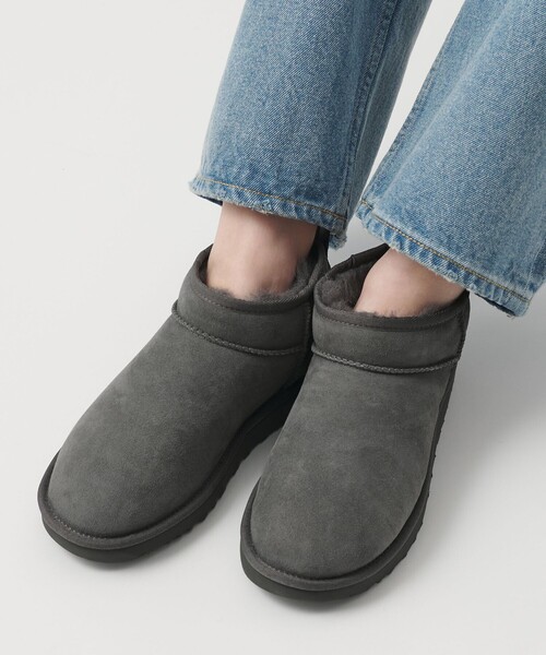 BEAUTY&YOUTH UNITED ARROWS(ビューティーアンドユースユナイテッドアローズ)の「<UGG>クラシック ウルトラ ミニ ブーツ(ブーツ・レディース・ブラウン系/ブラック/グレー系・8/6/7)」の4枚目の写真