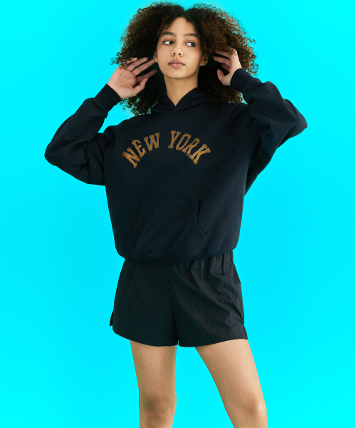 ERER（エルエル）の「Vintage Painted Raglan Hoodie Navy（パーカー・レディース・ネイビー・1/2）」の3枚目の写真