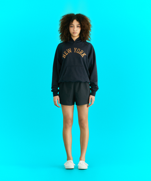 ERER（エルエル）の「Vintage Painted Raglan Hoodie Navy（パーカー・レディース・ネイビー・1/2）」の4枚目の写真