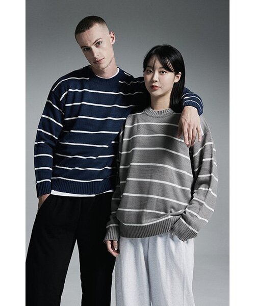 APOSTROPHE COMMA(アポストロフィコンマ)の「ポイントラベルストライプクルーネックオーバーニット(グレー)(ニット/セーター・レディース・その他・MEDIUM/LARGE)」の4枚目の写真