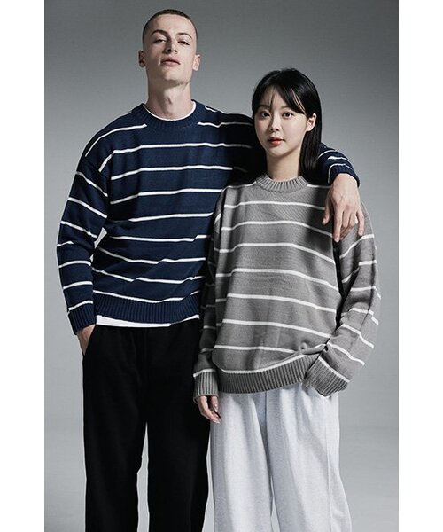 APOSTROPHE COMMA(アポストロフィコンマ)の「ポイントラベルストライプクルーネックオーバーニット(グレー)(ニット/セーター・レディース・その他・MEDIUM/LARGE)」の8枚目の写真