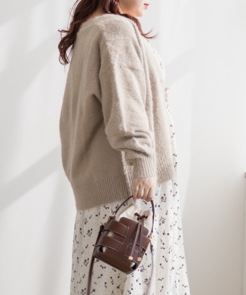 CLETTE(クレット)の「CLETTEオリジナルVネックシャギーニットカーディガン(カーディガン/ボレロ・レディース・ベージュ/チャコールグレー/ブラウン・4L/3L/LL)」の14枚目の写真