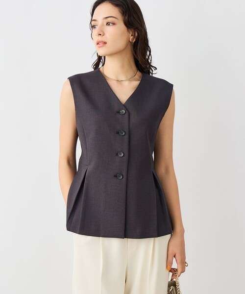 NOLLEY’S Sophi（ノーリーズソフィ）の「《セットアップ対応》ウォッシャブルドライシャークペプラムジレ（ベスト・レディース・グレイッシュベージュ/チャコールグレー・38）」の2枚目の写真