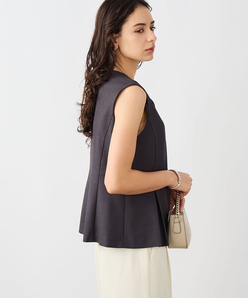 NOLLEY’S Sophi（ノーリーズソフィ）の「《セットアップ対応》ウォッシャブルドライシャークペプラムジレ（ベスト・レディース・グレイッシュベージュ/チャコールグレー・38）」の9枚目の写真