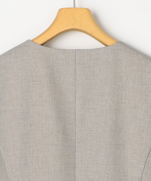NOLLEY’S Sophi（ノーリーズソフィ）の「《セットアップ対応》ウォッシャブルドライシャークペプラムジレ（ベスト・レディース・グレイッシュベージュ/チャコールグレー・38）」の15枚目の写真