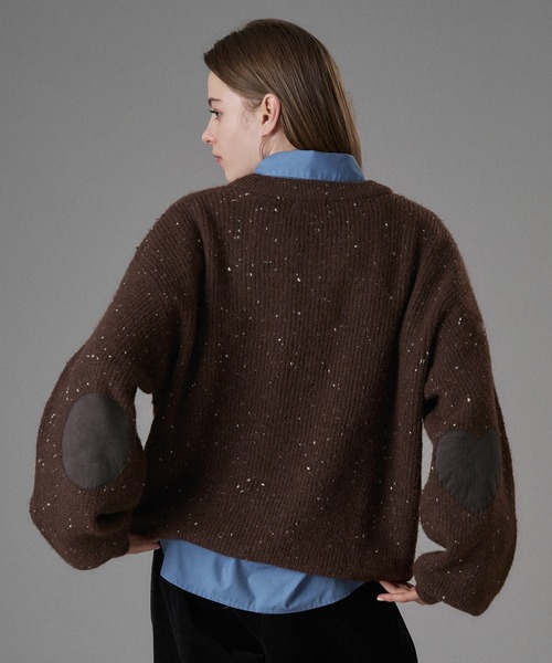 ONCILY(オンシェリー)の「HEART ELBOW NEP V-NECK KNIT / ハートエルボーネップVネックニット(ニット/セーター・メンズ・ブラウン/レッド・SMALL/MEDIUM/LARGE)」の1枚目の写真