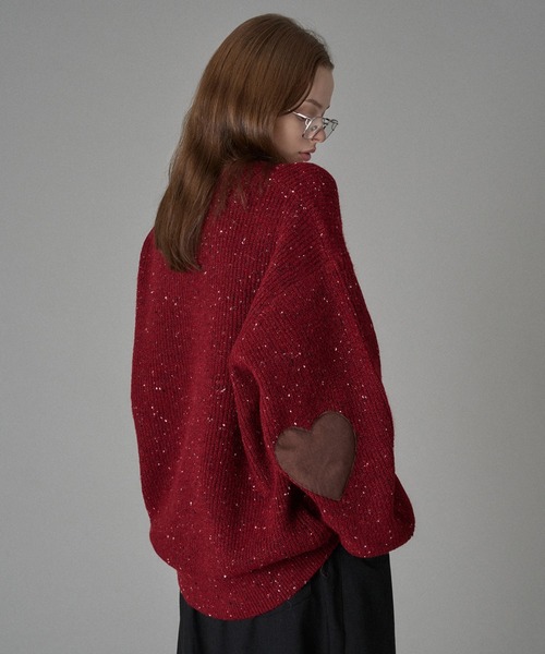 ONCILY(オンシェリー)の「HEART ELBOW NEP V-NECK KNIT / ハートエルボーネップVネックニット(ニット/セーター・メンズ・ブラウン/レッド・SMALL/MEDIUM/LARGE)」の2枚目の写真