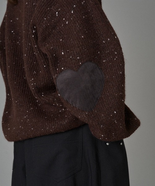 ONCILY(オンシェリー)の「HEART ELBOW NEP V-NECK KNIT / ハートエルボーネップVネックニット(ニット/セーター・メンズ・ブラウン/レッド・SMALL/MEDIUM/LARGE)」の13枚目の写真