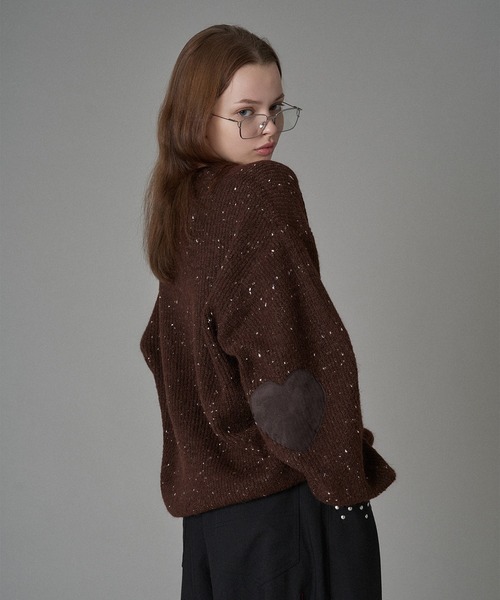 ONCILY(オンシェリー)の「HEART ELBOW NEP V-NECK KNIT / ハートエルボーネップVネックニット(ニット/セーター・メンズ・ブラウン/レッド・SMALL/MEDIUM/LARGE)」の10枚目の写真